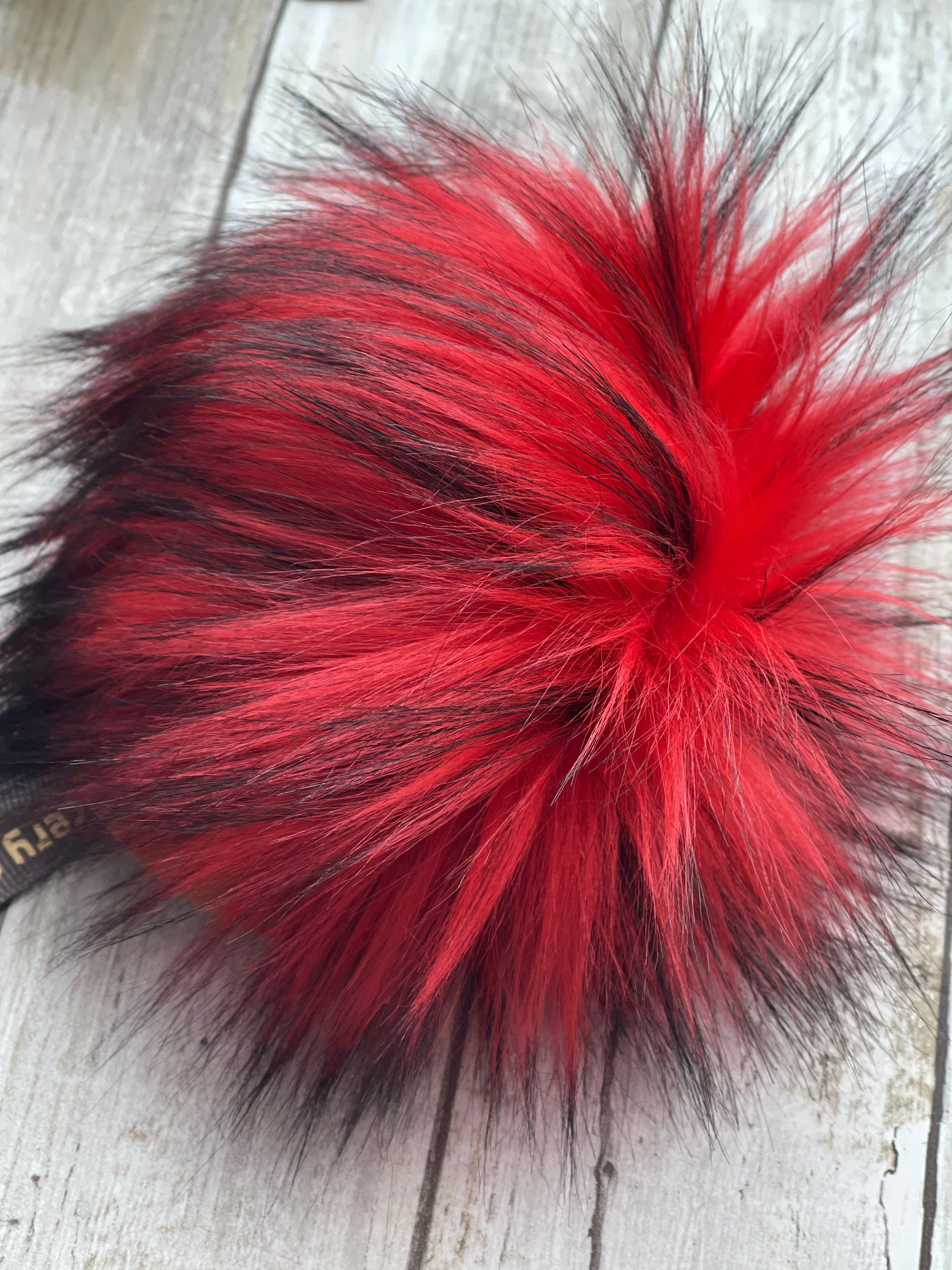 Pompom #61 Red/Black