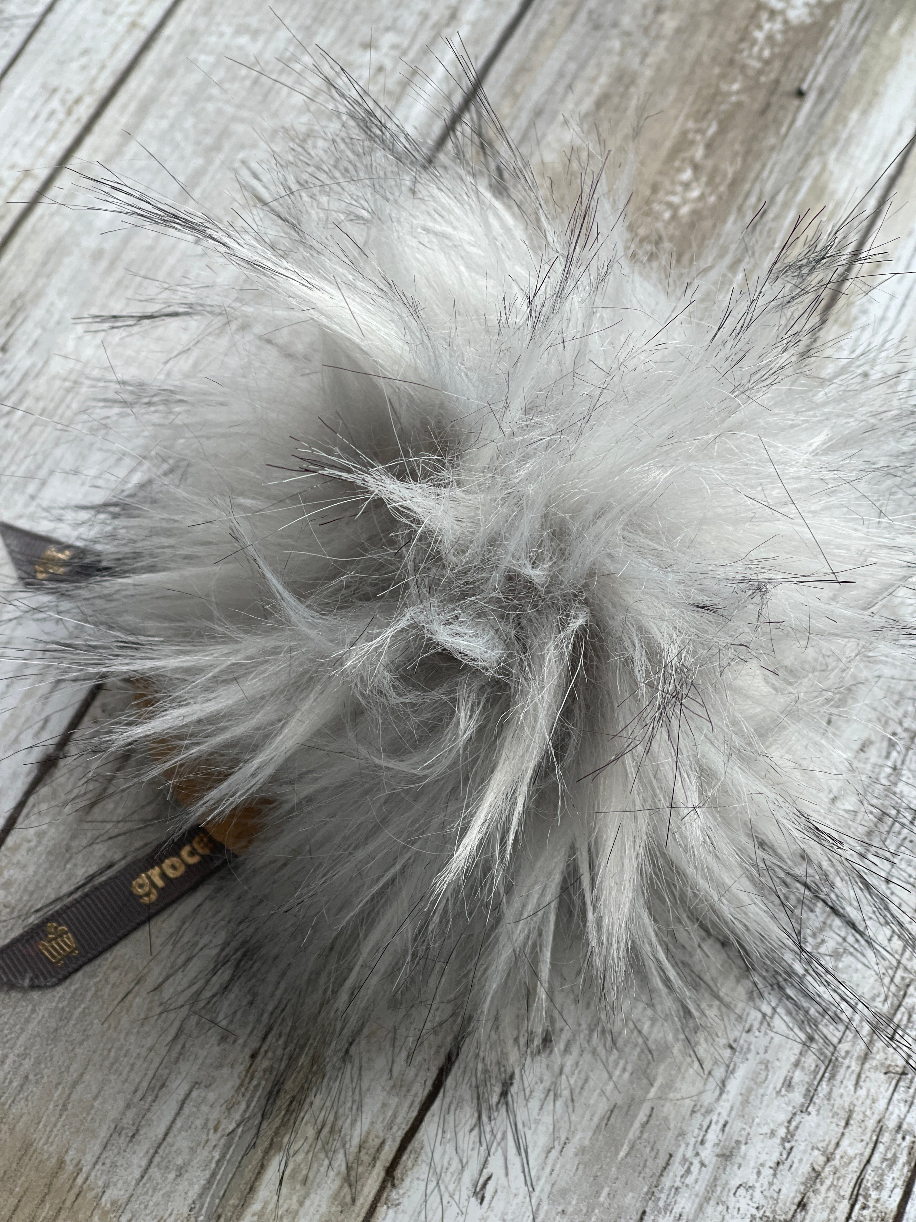 Pompom #110 Light Grey with Blk Tips